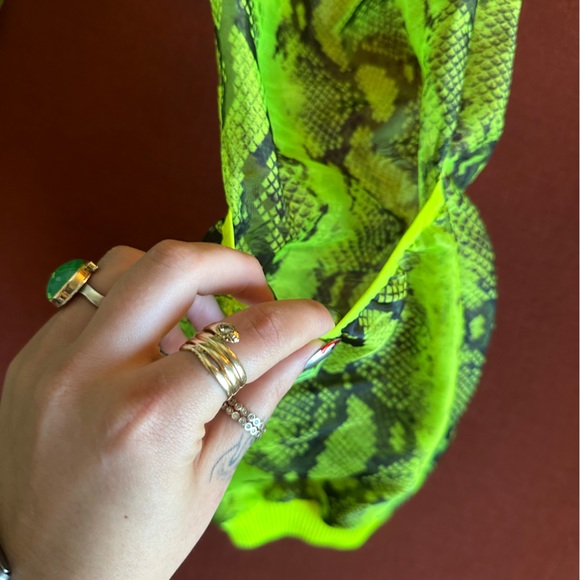 Off-White c/o Virgil Abloh Runway Ready to wear Neon Snakeprint Mesh Joggers - Picture 13 of 16